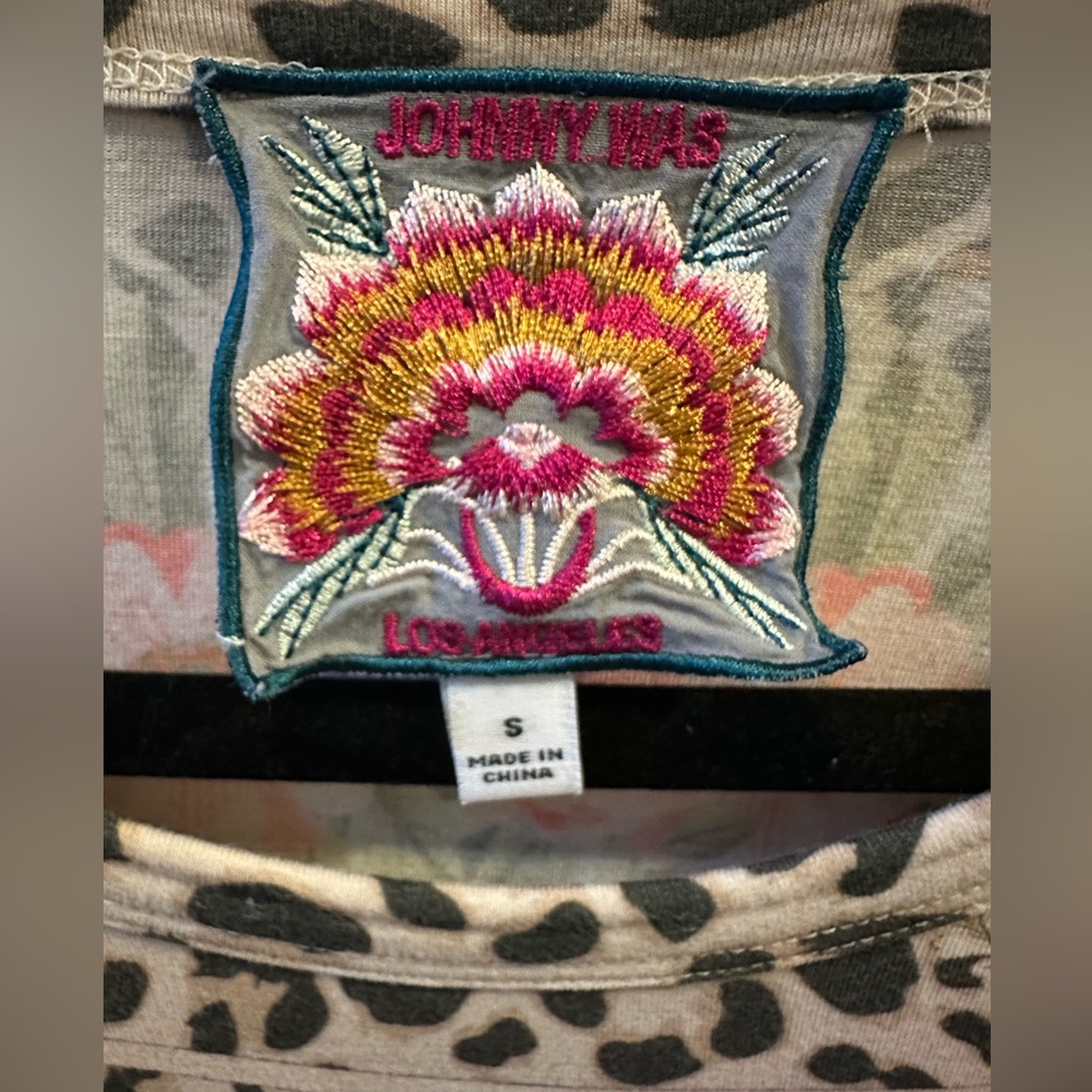 Johnny Was Cheetah Puff Sleeve Floral Top Size Small - Picture 7 of 8